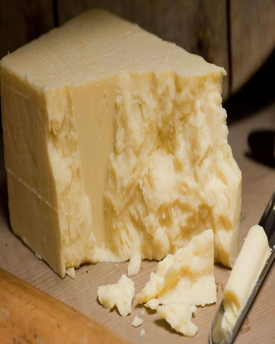 Picture of FIFE CREAMERY MATURE WHITE CHEDDAR 5KG